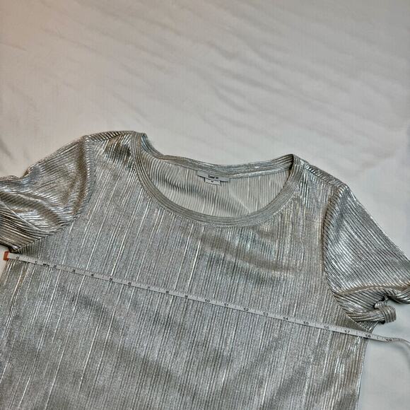 Bar III Metallic Ribbed Textured Top Silver Women’s Medium Scoop Neck Shimmer - Picture 9 of 16